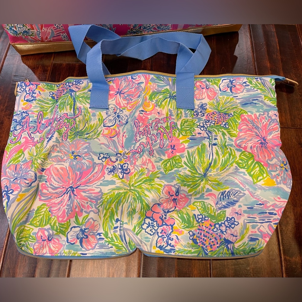 Getaway Packable Tote In Multi Lilly Loves Hawaii